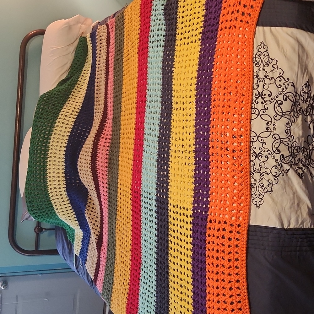 Crochet throw for cuddling